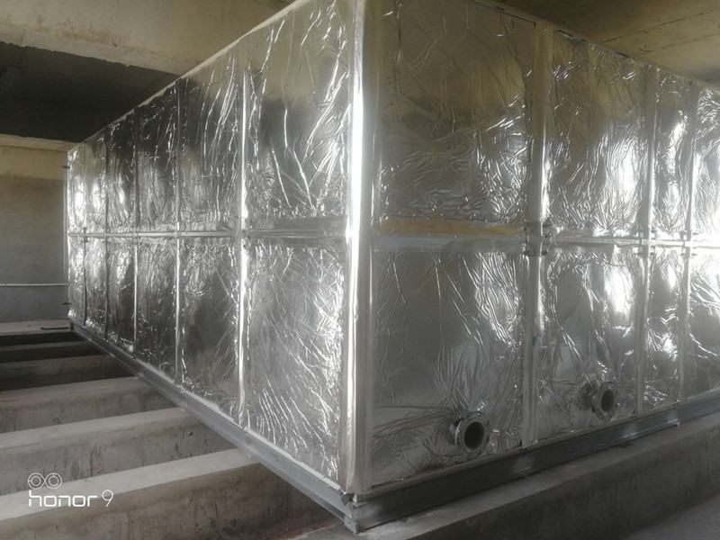 无棣县水湾镇中学42立方玻璃钢橡塑保温水箱